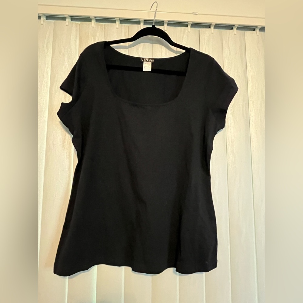 Women's Black basic tee - Picture 3 of 6